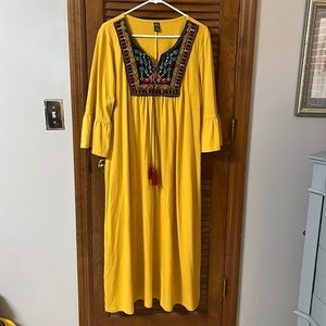Women’s maxi dress Boho style size XL yellow with black multi colored design.